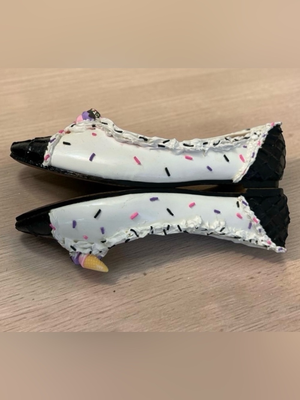 🍦Handmade Waffle Cone Ice Cream Shoes With Sprinkles!
Pointy toe, Size 8 - Picture 6 of 15